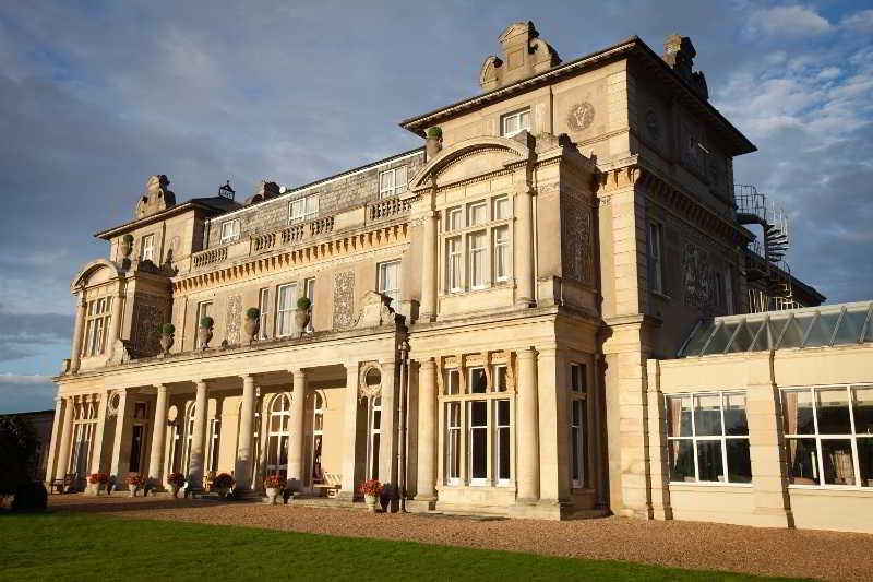 โรงแรมดาวน์ ฮอลล์ คันทรี เฮาส์ Hatfield Heath ภายนอก รูปภาพ
