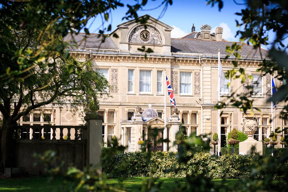 โรงแรมดาวน์ ฮอลล์ คันทรี เฮาส์ Hatfield Heath ภายนอก รูปภาพ