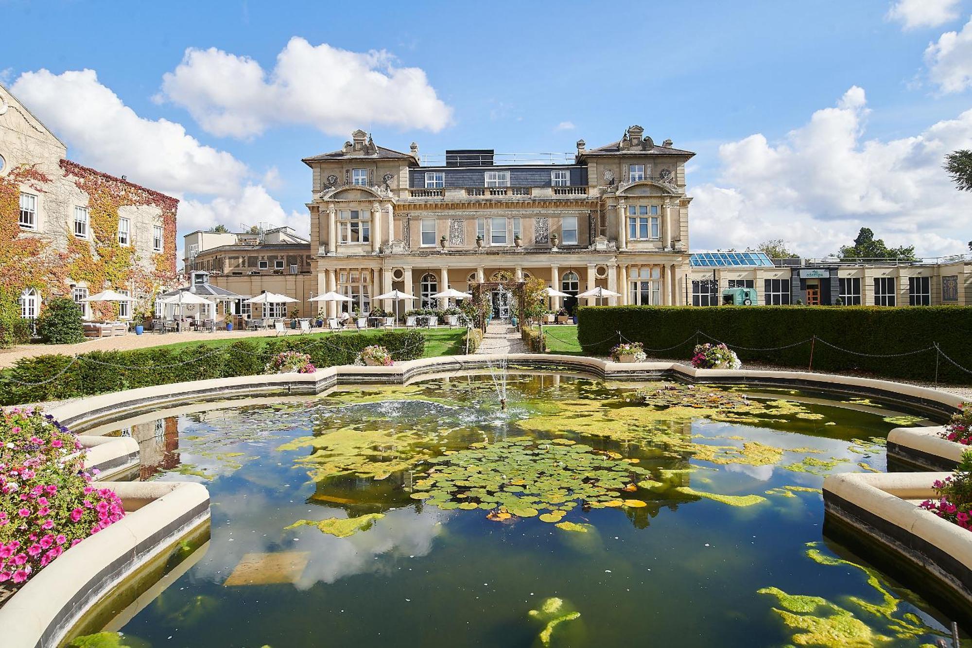 โรงแรมดาวน์ ฮอลล์ คันทรี เฮาส์ Hatfield Heath ภายนอก รูปภาพ