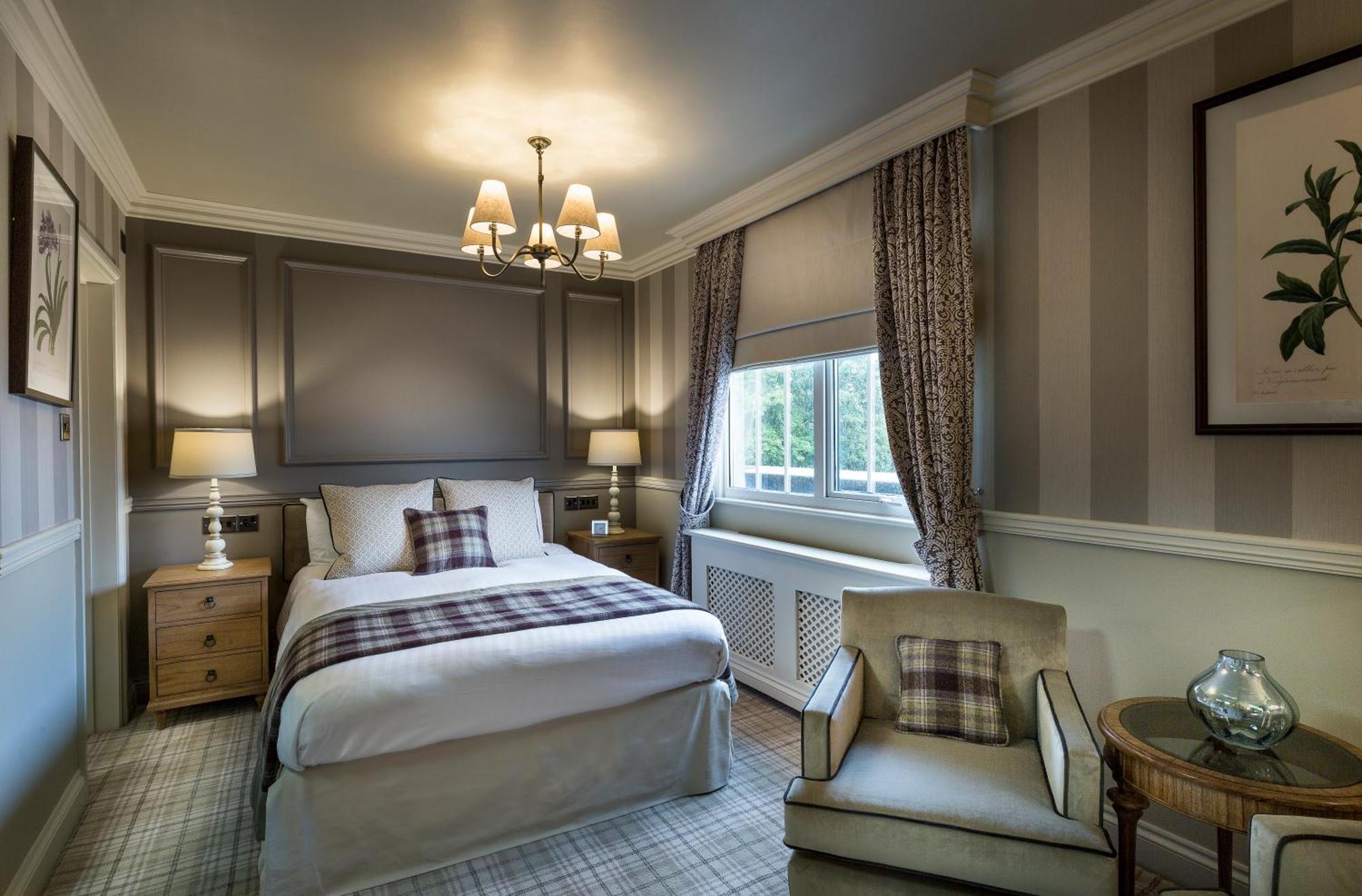 โรงแรมดาวน์ ฮอลล์ คันทรี เฮาส์ Hatfield Heath ภายนอก รูปภาพ